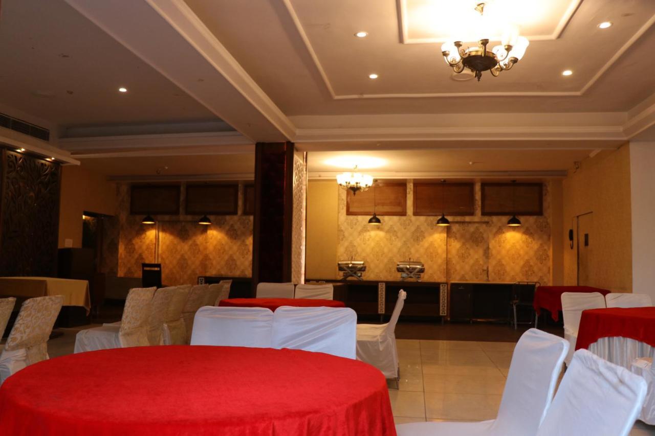 Hotel Pushap Palace Patiāla Εξωτερικό φωτογραφία