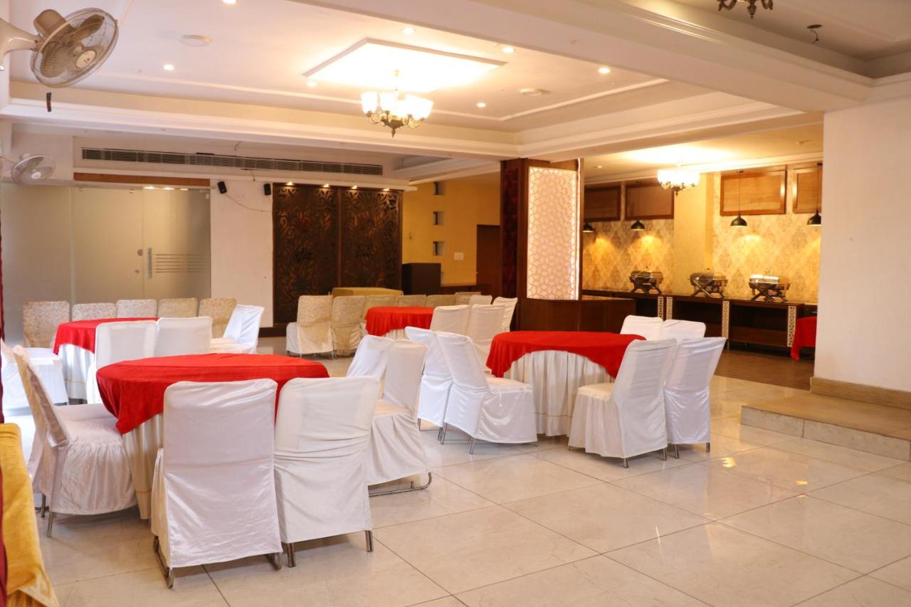 Hotel Pushap Palace Patiāla Εξωτερικό φωτογραφία
