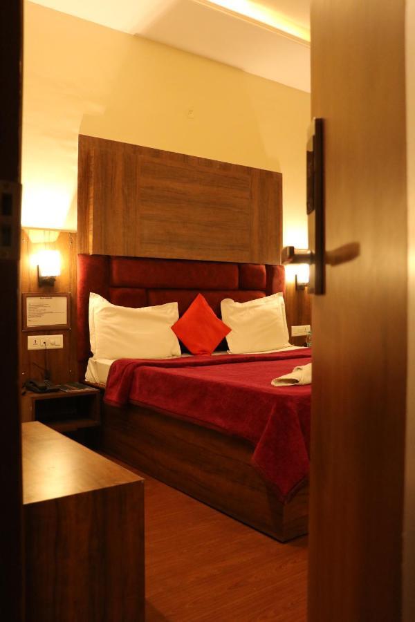 Hotel Pushap Palace Patiāla Εξωτερικό φωτογραφία