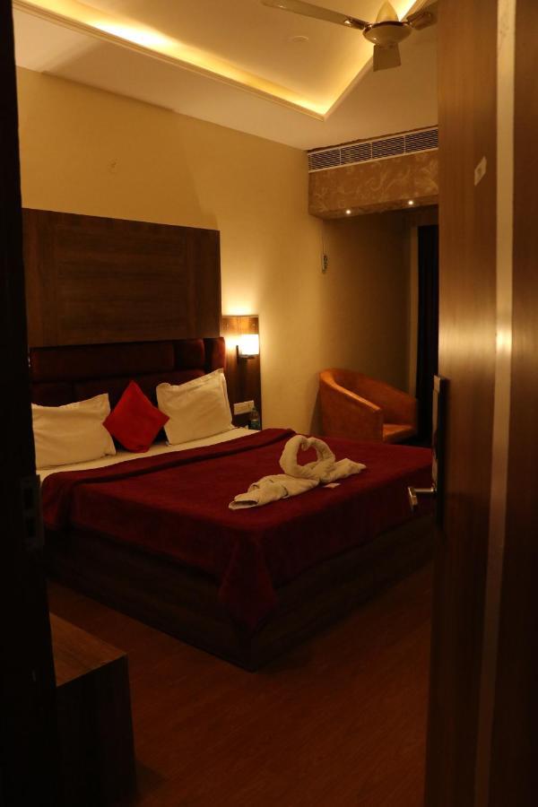 Hotel Pushap Palace Patiāla Εξωτερικό φωτογραφία