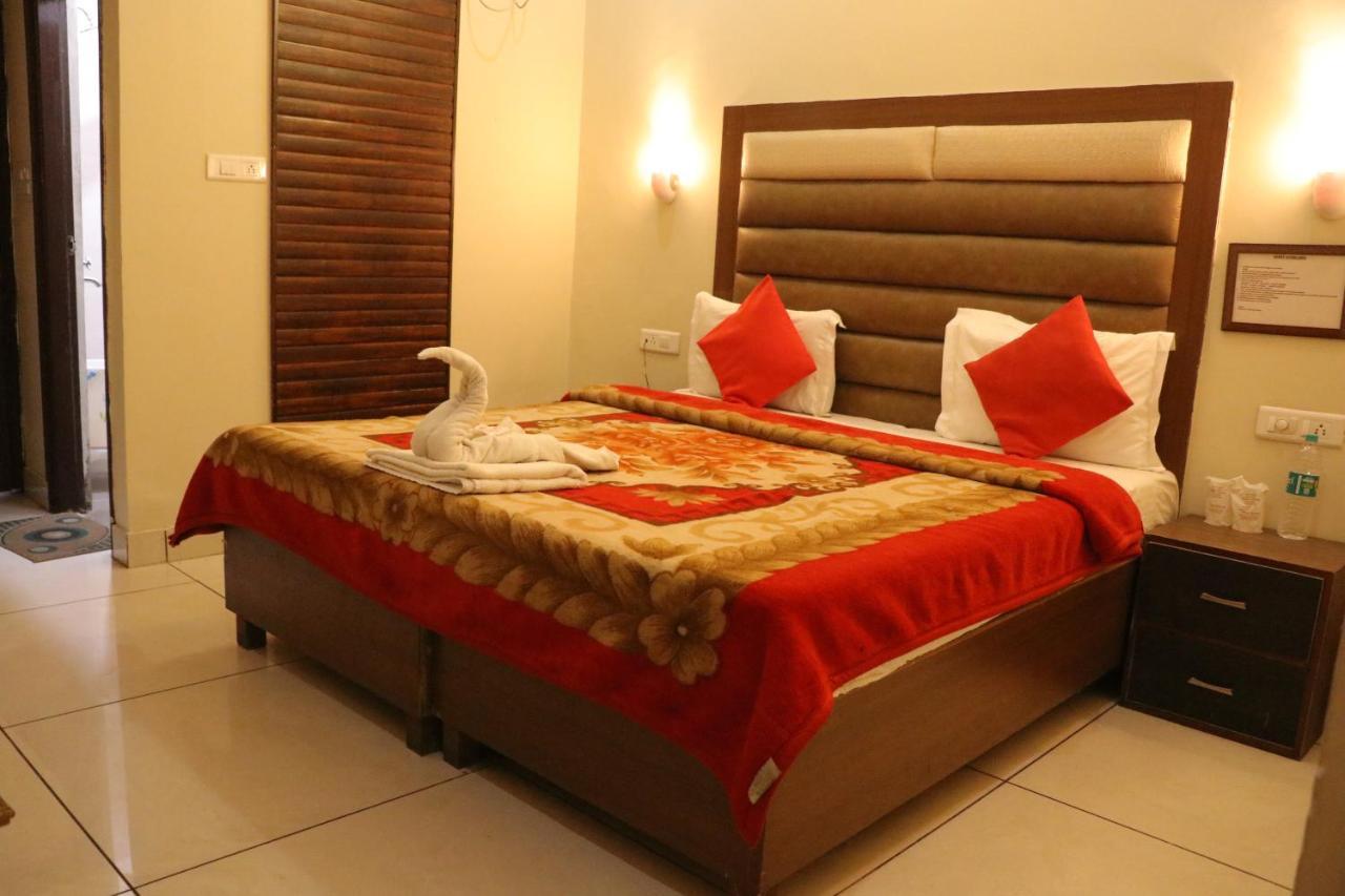 Hotel Pushap Palace Patiāla Εξωτερικό φωτογραφία