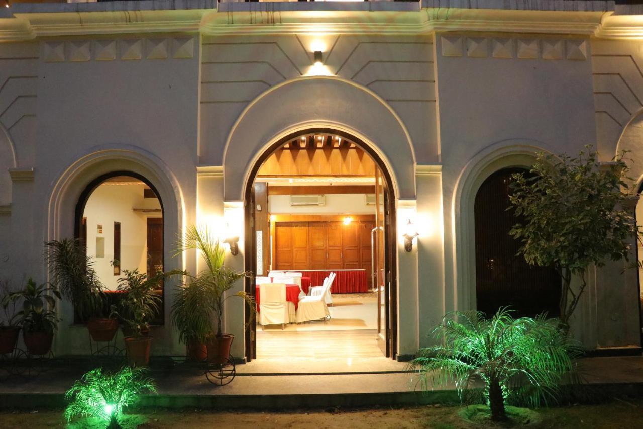Hotel Pushap Palace Patiāla Εξωτερικό φωτογραφία