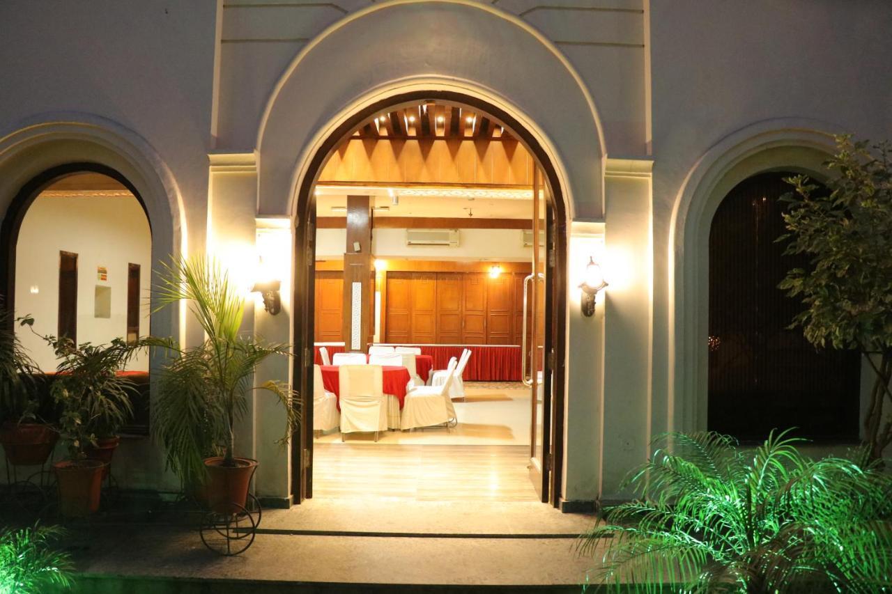 Hotel Pushap Palace Patiāla Εξωτερικό φωτογραφία